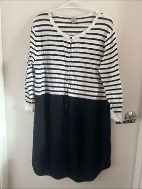 Like new Tristan Black and White Striped Long Sleeve Button Dress